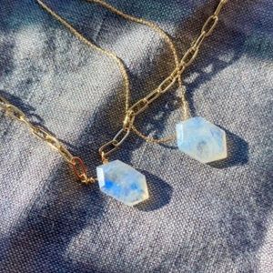 Iridescent Moonstone Gemstone Pendant Choker Necklace